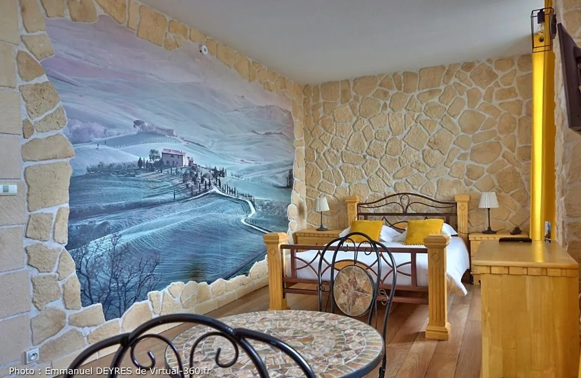 Queen Serenity Hotel Redon