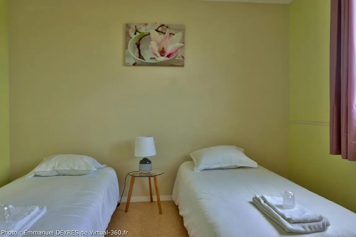 Queen Serenity Hotel Redon
