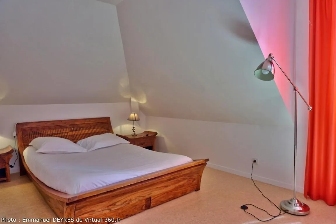Queen Serenity Hotel Redon